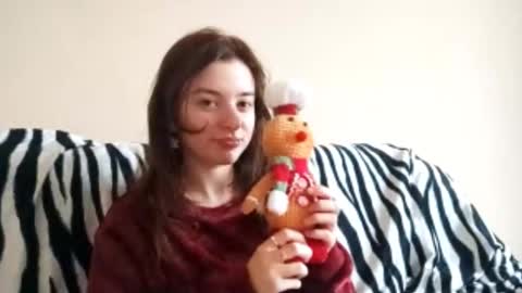 Mia online show from December 21, 8:32 am