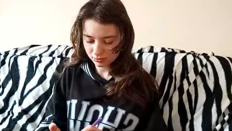 Mia online show from December 15, 9:05 am