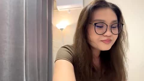 Luna  online show from November 19, 7:40 am