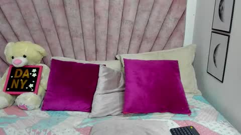   Danii Belluci  online show from February 25, 4:05 am