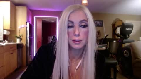 DanikaWhite69 online show from November 28, 12:01 pm