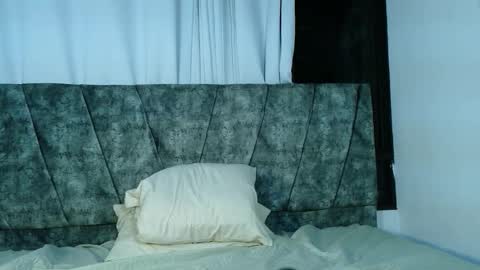 daninianderson online show from December 22, 6:09 am