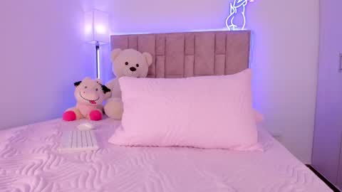 danna  online show from March 2, 11:20 pm