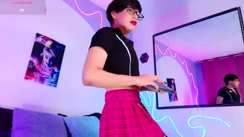 Snapshot of dannyhot__ chatting on October 1, 9:13 pm Danny online show from October 1, 9:13 pm