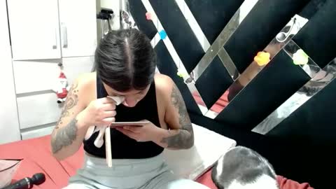 daphne877046 online show from May 10, 1:34 am
