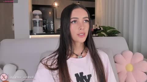 daphne_cooper1 online show from April 20, 1:19 am