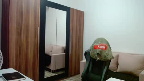 darius_94 online show from January 16, 3:54 pm