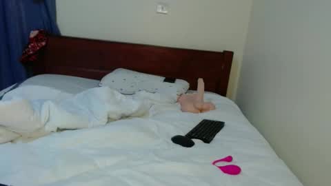 dark_qween online show from March 9, 6:17 am