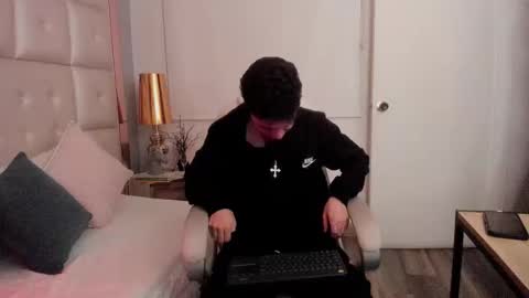 dark_sun333 online show from December 19, 3:57 am