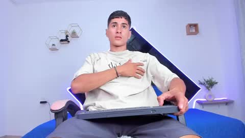 dark_valentino online show from April 6, 4:46 am