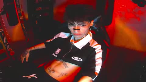   online show from November 22, 9:41 am