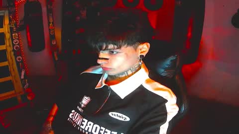   online show from November 20, 9:30 am