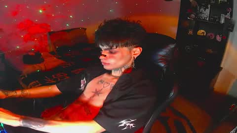 Snapshot of darkness_prince_x chatting on October 19, 9:03 am online show from October 19, 9:03 am