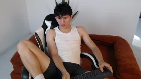 darrencolleen online show from April 8, 9:51 pm