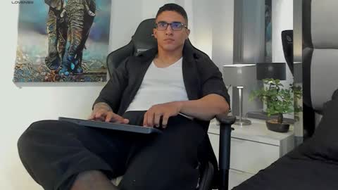 Dash online show from February 16, 11:30 am