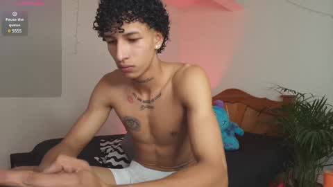 Snapshot of davidxxx02 chatting on March 6, 10:04 pm Estiven online show from March 6, 10:04 pm