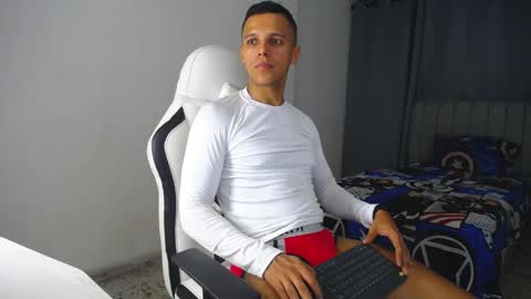 Snapshot of davisito7 chatting on January 8, 4:44 am David Angel online show from January 8, 4:44 am