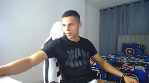 Snapshot of davisito7 chatting on January 2, 2:43 am David Angel online show from January 2, 2:43 am