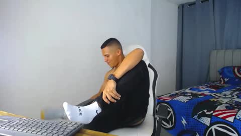 Snapshot of davisito7 chatting on December 26, 7:03 am David Angel online show from December 26, 7:03 am