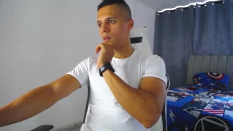 Snapshot of davisito7 chatting on February 22, 7:47 pm David Angel online show from February 22, 7:47 pm