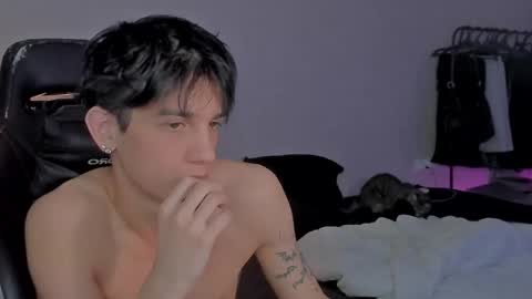 Snapshot of davisross chatting on January 30, 11:13 pm davis online show from January 30, 11:13 pm