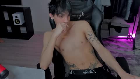 Snapshot of davisross chatting on February 20, 9:53 pm davis online show from February 20, 9:53 pm