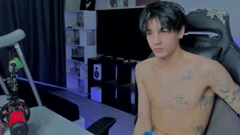 Snapshot of davisross chatting on September 19, 5:11 am davis online show from September 19, 5:11 am