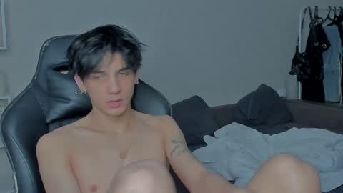 Snapshot of davisross chatting on December 19, 3:18 am davis online show from December 19, 3:18 am