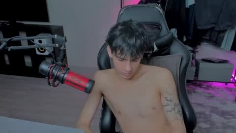 Snapshot of davisross chatting on February 25, 11:37 pm davis online show from February 25, 11:37 pm