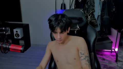 Snapshot of davisross chatting on February 10, 7:26 am davis online show from February 10, 7:26 am