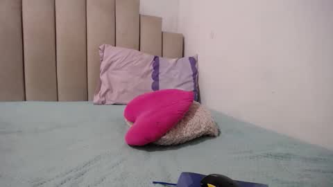 instagram  catherin dayana reina online show from April 8, 3:59 pm