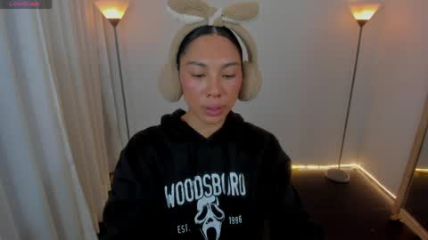 I am Dayanna  tecca online show from March 30, 9:15 pm