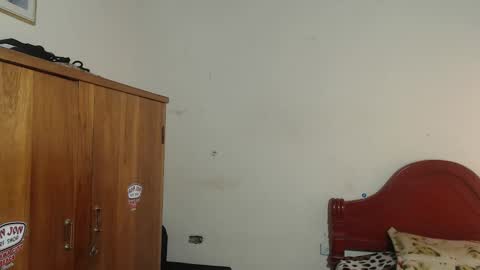 Dylon online show from December 17, 6:14 pm