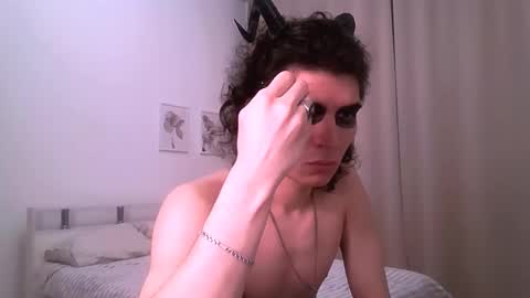 dean_raven online show from December 19, 3:24 am