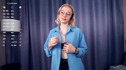 Snapshot of deannmaslen chatting on October 18, 5:44 am Charlie 18yo online show from October 18, 5:44 am