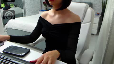 Snapshot of dear_ellisse chatting on January 10, 10:28 am Elly online show from January 10, 10:28 am