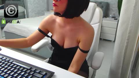 Snapshot of dear_ellisse chatting on September 17, 9:57 am Elly online show from September 17, 9:57 am