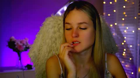 Debora online show from December 2, 4:00 am