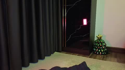 deedeedoll online show from December 17, 10:55 am