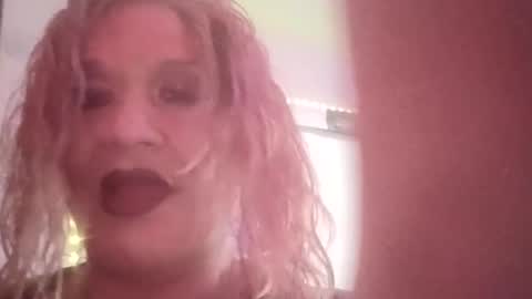 deedeedoll8222 online show from April 15, 7:12 am