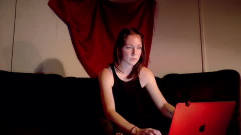 Deenie online show from May 4, 3:24 am