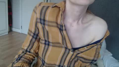 Snapshot of deessedivine chatting on October 23, 1:01 pm KamiDevi online show from October 23, 1:01 pm