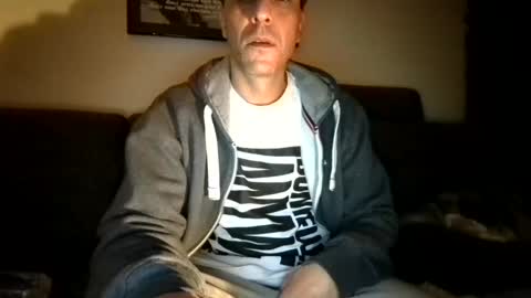 Snapshot of degrandis chatting on December 8, 2:03 am Luka Magic online show from December 8, 2:03 am