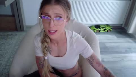 Di online show from October 3, 2:14 pm