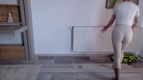 Di online show from February 2, 2:03 pm