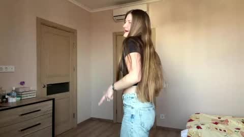 Mila online show from March 25, 9:16 am