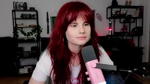 dellacrush_ online show from April 14, 6:44 pm