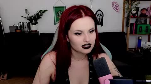 dellacrush_ online show from December 15, 8:05 pm