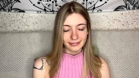 Sia online show from June 20, 9:37 am