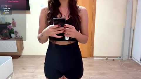 Snapshot of delphineframpton chatting on October 13, 6:37 am delphineframpton online show from October 13, 6:37 am